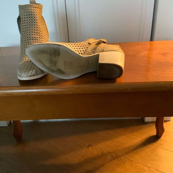 Dolce Vita Women's Kenyon Ankle Bootie - Picture 3 of 4